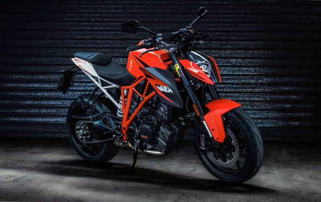 KTM Duke 390: स्पोर्टी लुक और स्पोर्ट्स बाइक का बेताब बादशाह अब सस्ते दामों में! 3 KTM Duke 390 Price