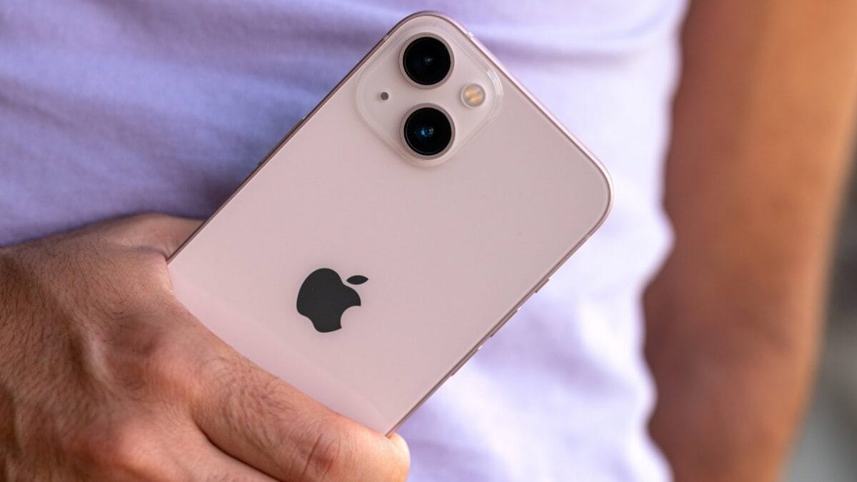Apple iPhone 13 की कीमत में बड़ी कटौती, फ्लैगशिप परफॉर्मेंस स्मार्टफोन अब पाएं मात्र ₹20,000 में। 6 iPhone 13 Specifications