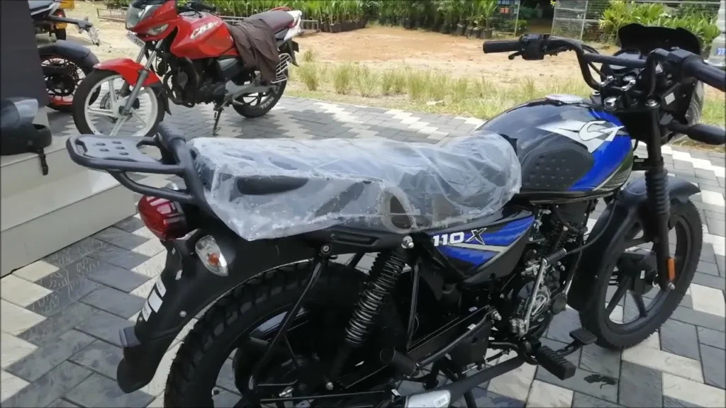 अब और भी दमदार हुई Bajaj CT 100 - 50,000 में मिल रही, जानें क्यों यह 2025 में भी बनी हुई है सबसे किफायती बाइक! 9 bajaj ct 100 mileage per liter