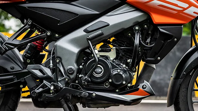 Bajaj Pulsar NS 125: 124.5cc का पावरफुल इंजन और 64kmpl का माइलेज! कीमत और फीचर्स देख हो जाओगे हैरान! इतनी दमदार स्पोर्टी बाइक सिर्फ इतने में? 8 pulsar ns 125 Engine