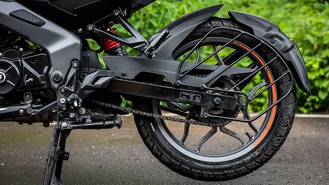 Bajaj Pulsar NS 125: 124.5cc का पावरफुल इंजन और 64kmpl का माइलेज! कीमत और फीचर्स देख हो जाओगे हैरान! इतनी दमदार स्पोर्टी बाइक सिर्फ इतने में? 9 pulsar ns 125 features