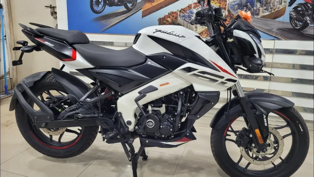 Bajaj Pulsar NS 125: 124.5cc का पावरफुल इंजन और 64kmpl का माइलेज! कीमत और फीचर्स देख हो जाओगे हैरान! इतनी दमदार स्पोर्टी बाइक सिर्फ इतने में? 7 pulsar ns 125 white colour