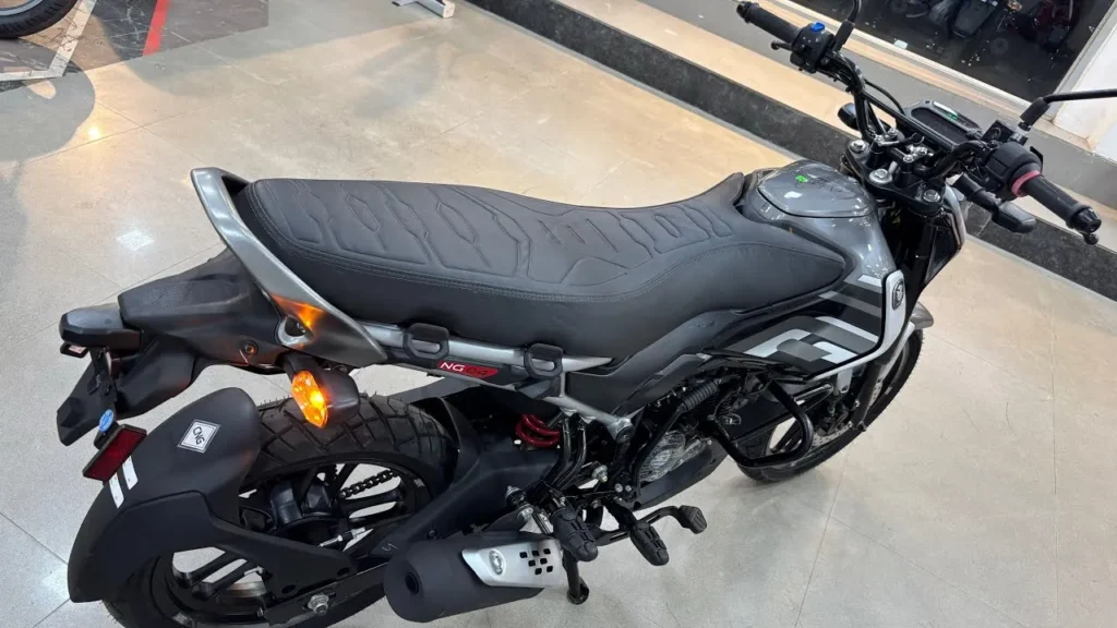 Bajaj Freedom CNG Review: First Look, Features & Why This Bike Will Dominate Indian Roads! 3 bajaj freedom cng bike