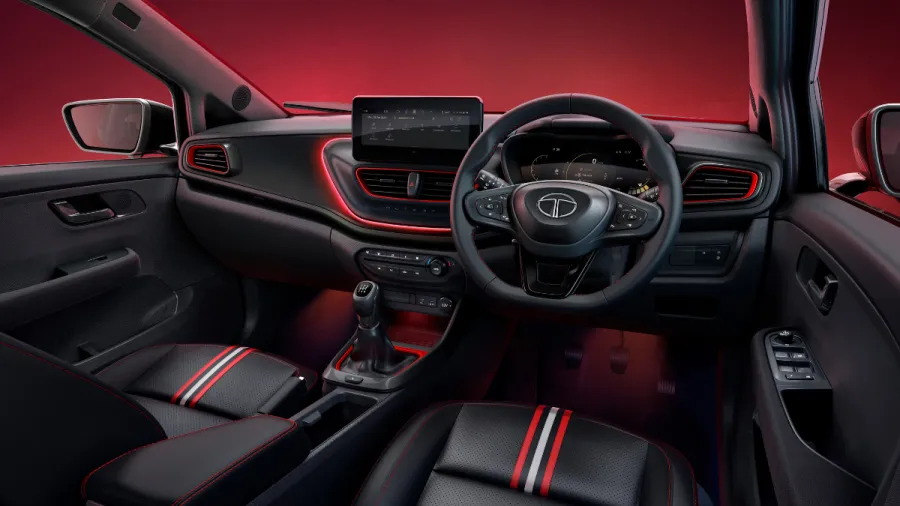 2025 Tata Altroz Facelift Unveiled: Fresh Look, Upgraded Features Ahead of Launch 3 Tata Altroz Interior
