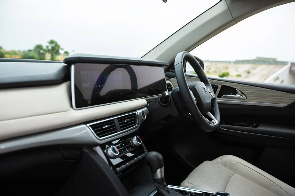 The Mahindra XUV 700: Redefining Luxury and Performance in India's SUV Segment 3 xuv 700 interior