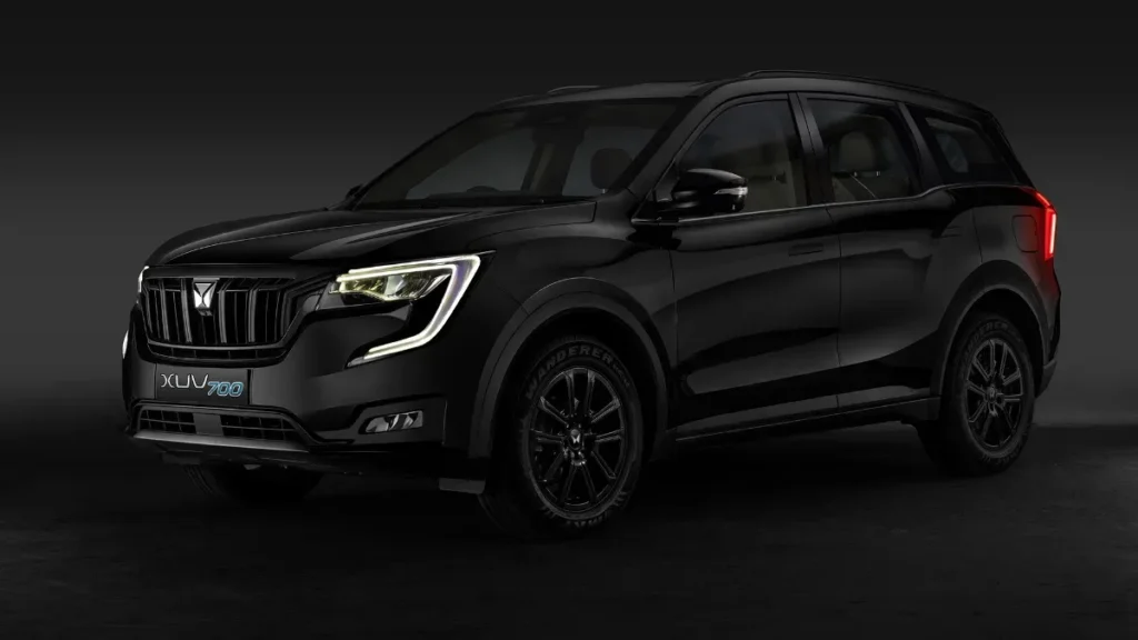 The Mahindra XUV 700: Redefining Luxury and Performance in India's SUV Segment 2 xuv 700 on road price