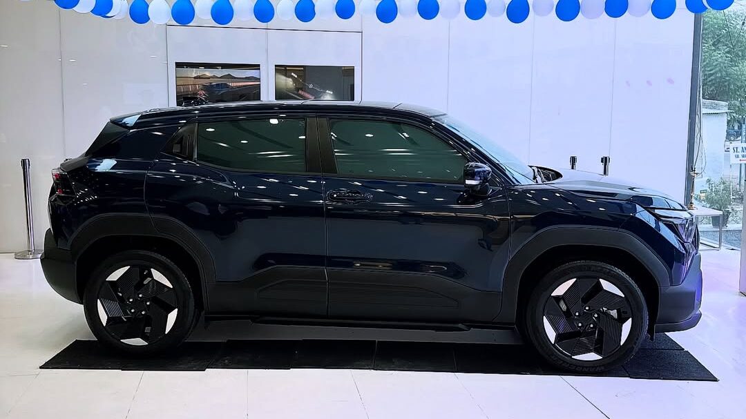 First look at Maruti's eVitara electric SUV! Spied undisguised with 500 km range, BYD battery, 10-inch screens, ADAS & more. 2 eVitara Electric