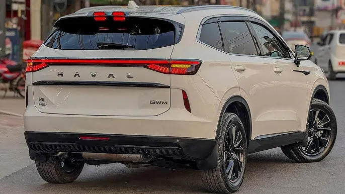 Haval H6 HEV 2025 Review – 6 Airbags, 5-Star Safety & Better Mileage Than Toyota? 11 Haval H6 HEV 2025 Price in India