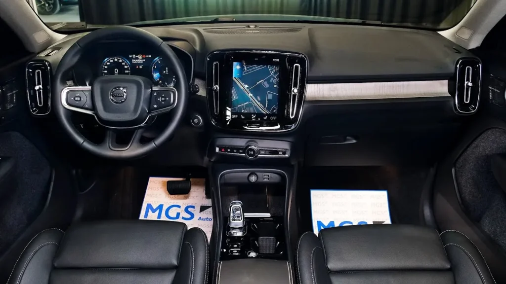2026 Volvo XC40: The Next-Gen Hybrid SUV Redefining Luxury and Efficiency for American Roads 3 2026 Volvo XC40 Interior