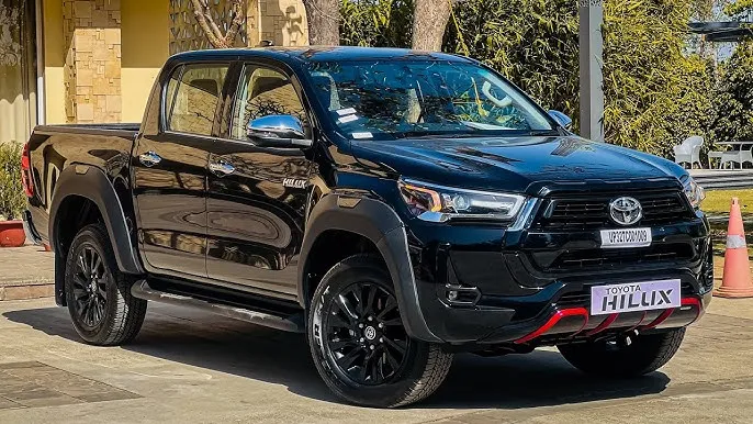 Toyota Hilux 2025 Launch: The Boldest 4x4 Pickup with 20 KMPL Mileage & Striking New Design! 2 Toyota Hilux 2025 Exterior