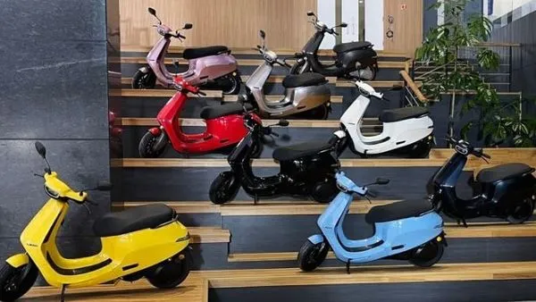 Bajaj Chetak EV vs TVS iQube vs Ola S1 Pro: Detailed Comparison of India’s Top Electric Scooters in 2025 1 bajaj chetak ev vs tvs iqube vs ola s1 pro camparison